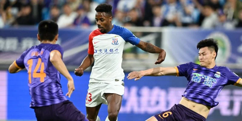 Циндао Вест Коаст - Шанхай Шэньхуа