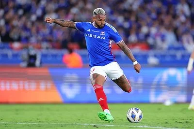 Йокогама Маринос - Саган Тосу