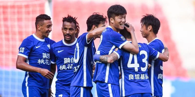 Цанчжоу - Ухань Три Таунс