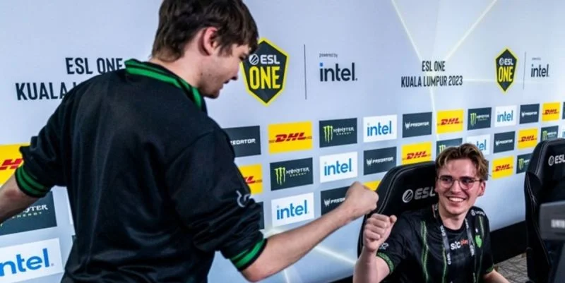 Team Falcons - Gaimin Gladiators Team Falcons - Gaimin Gladiators