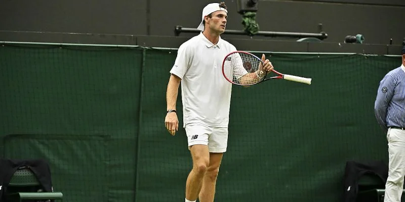 Якуб Меншик - Томми Пол