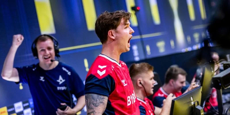 Astralis - Team Falcons Astralis - Team Falcons