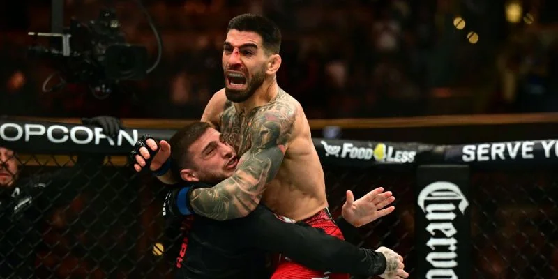 Илиа Топурия - Макс Холлоуэй Илиа Топурия - Макс Холлоуэй