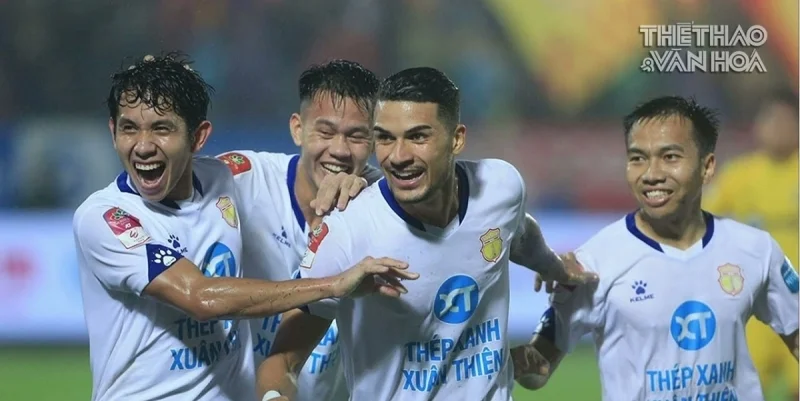 Нам Динь - Тампинс Роверс Нам Динь - Тампинс Роверс