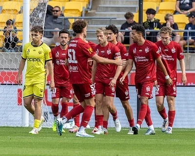 Аделаида Юнайтед - Брисбен Роар Аделаида Юнайтед - Брисбен Роар