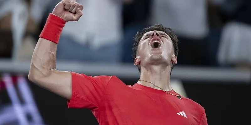 Якуб Меншик - Крис Гарин Якуб Меншик - Крис Гарин