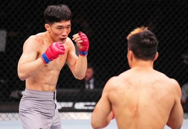 Кортэвиус Ромиос - Чан Хо Ли Кортэвиус Ромиос - Чан Хо Ли