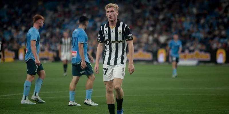 Макартур - Мельбурн Виктори Макартур - Мельбурн Виктори