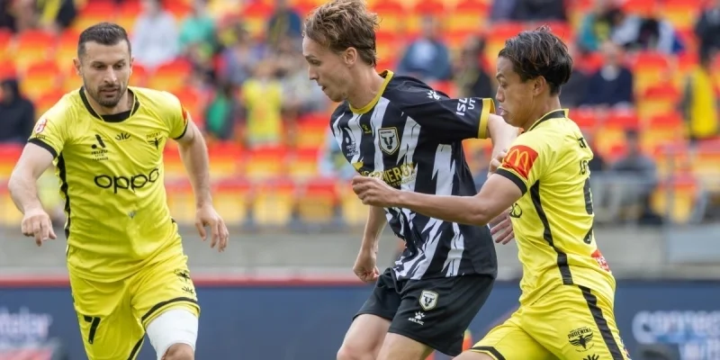 Веллингтон Феникс - Брисбен Роар Веллингтон Феникс - Брисбен Роар