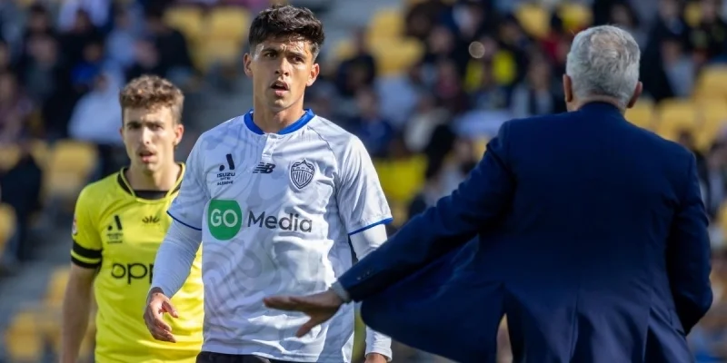 Мельбурн Виктори - Окленд