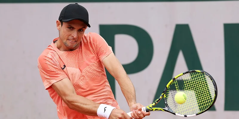 Адам Уолтон - Александар Вукич