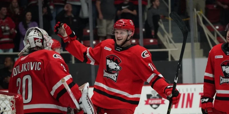 Шарлотт Чекерс - Абботсфорд Кэнакс Шарлотт Чекерс - Абботсфорд Кэнакс