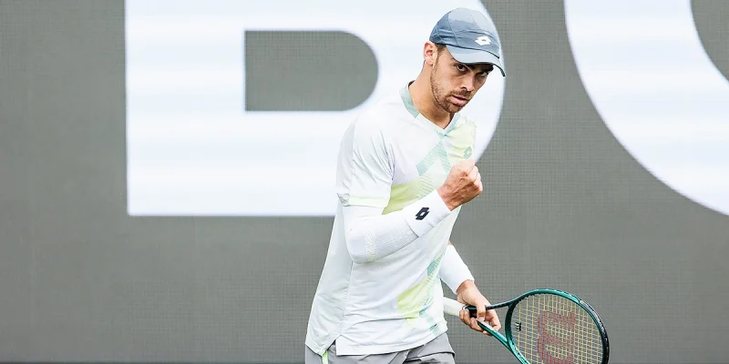 Бенджамин Бонзи - Брэндон Холт