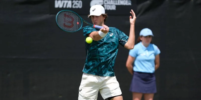 Алекс Микельсен - Брэндон Холт