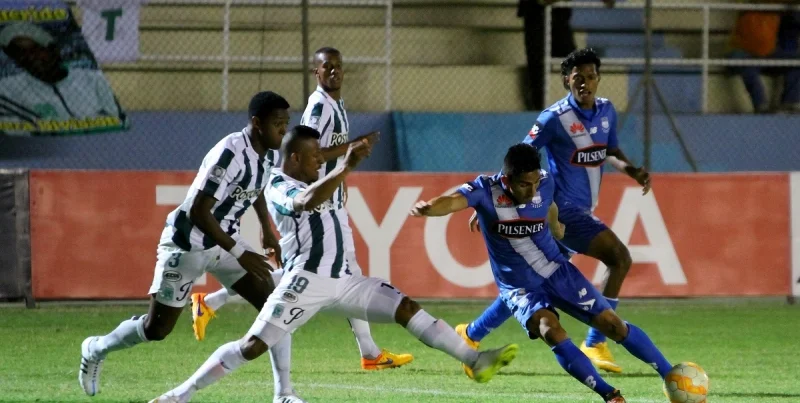 Универсидад Католика Кито - Эмелек