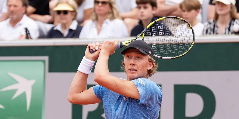 Камил Майхржак - Итан Куинн