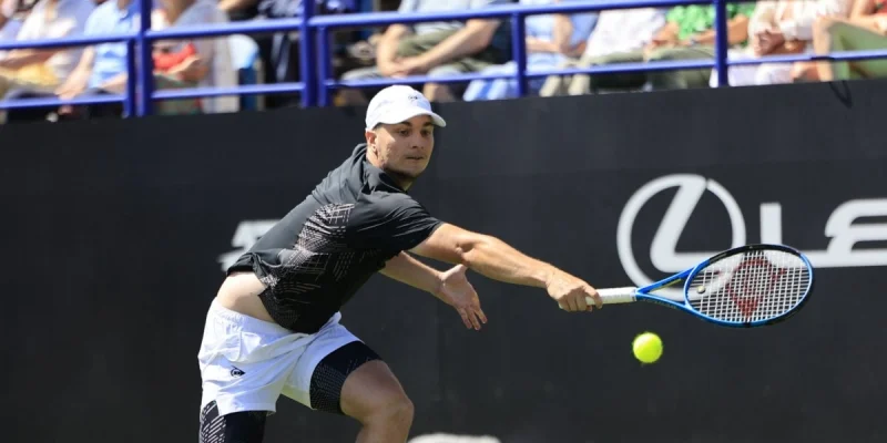 Миомир Кечманович - Йеспер де Йонг Миомир Кечманович - Йеспер де Йонг