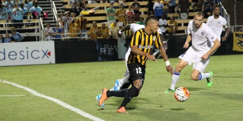 Чарльзтаун Адзурри - Валентайн Феникс Чарльзтаун Адзурри - Валентайн Феникс