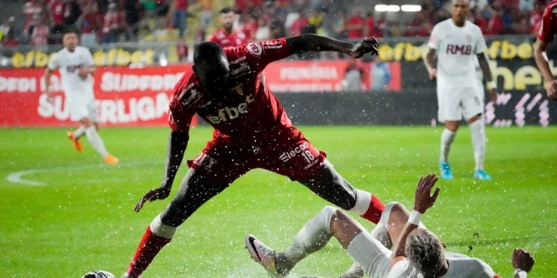 Университатя Клуж - Арад