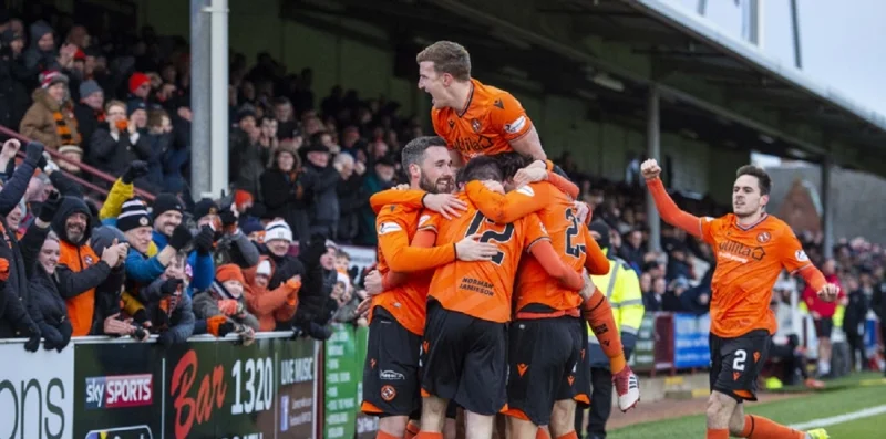 Уна Штрассен - Данди Юнайтед