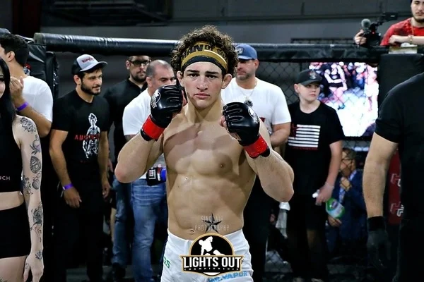 Остин Баши - Джон Яннис Остин Баши - Джон Яннис