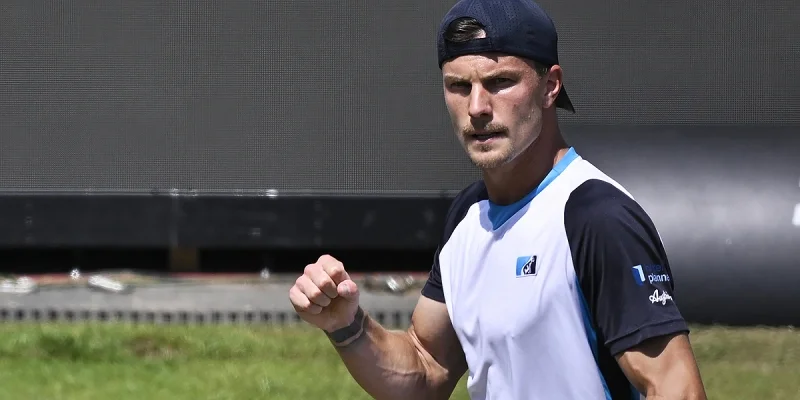 Ботик Ван де Зандшульп - Мартон Фучович Ботик Ван де Зандшульп - Мартон Фучович