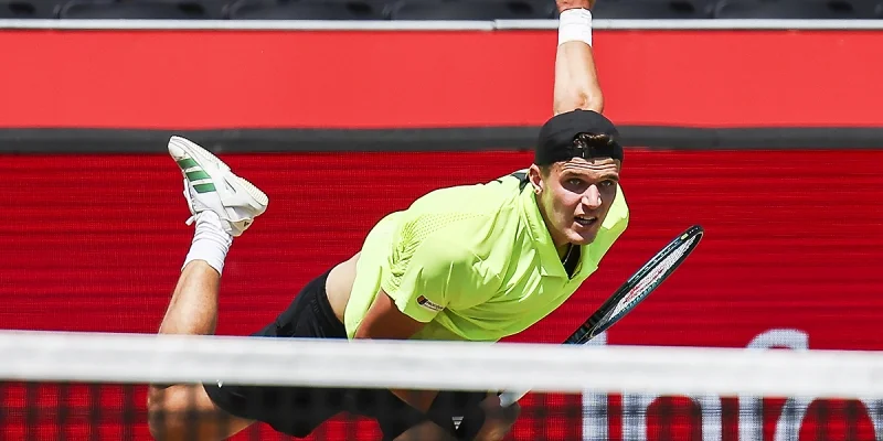 Якуб Меншик - Николас Харри