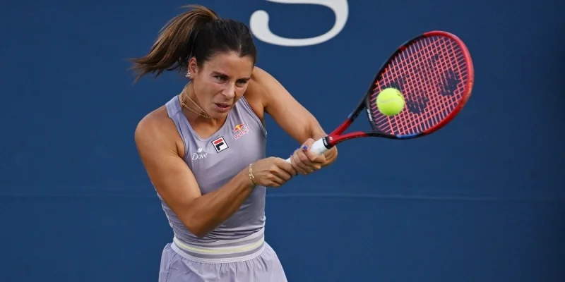 Эмма Наварро - Кэти Макнэлли