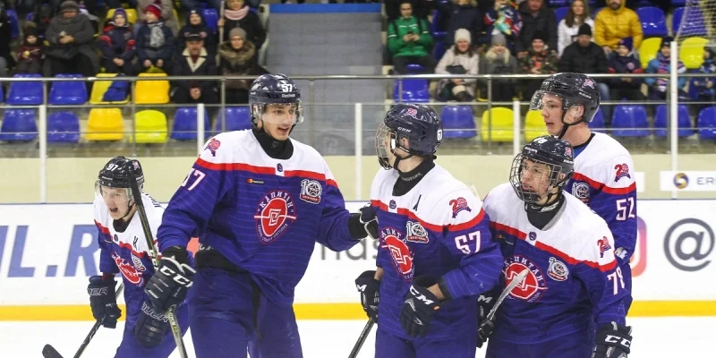 АКМ-Юниор - Капитан