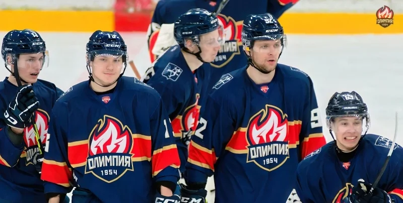 Олимпия Кирово-Чепецк - Кристалл