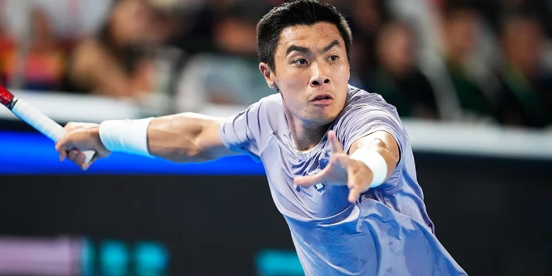 Брендон Накашима - Камил Майхржак