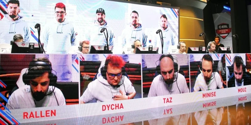 MOUZ - Тим Falcons MOUZ - Тим Falcons