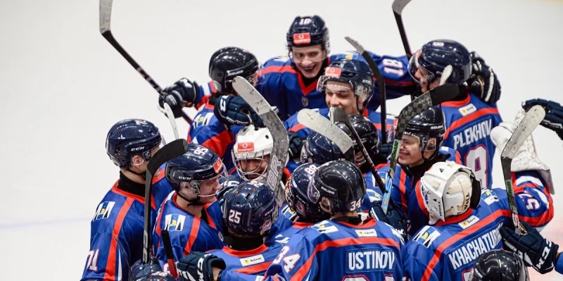 Красная Машина - Сахалинские Акулы Красная Машина - Сахалинские Акулы