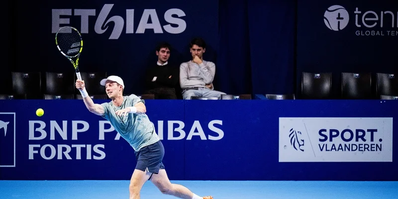 Ботик Ван де Зандшульп - Элиот Спиццирри