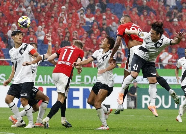 Йокогама Маринос - Урава