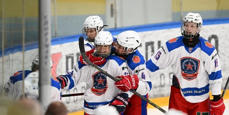 АКМ-Юниор - Красная Машина