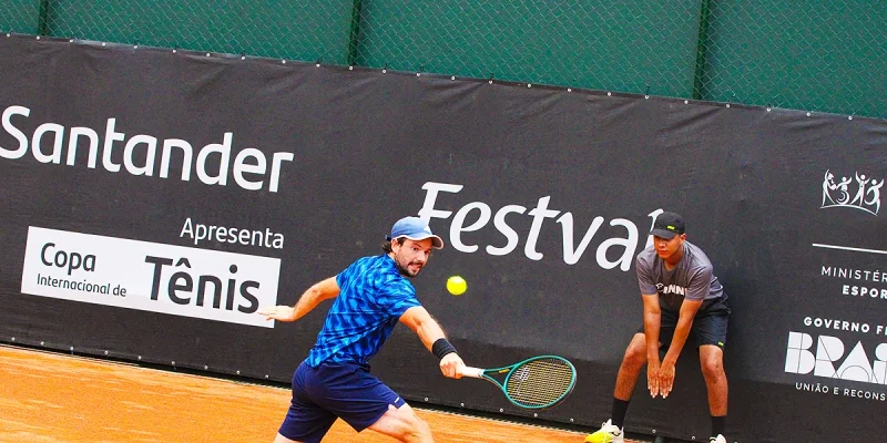 Гонсало Вильянуэва - Николас Кикер