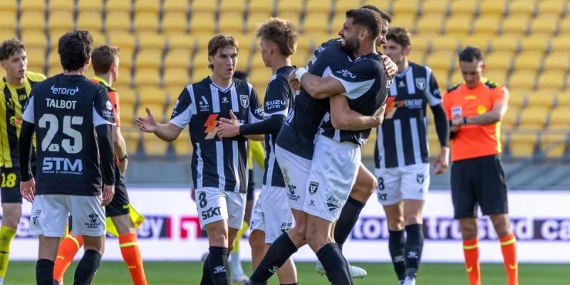 Макартур - Перт Глори Макартур - Перт Глори