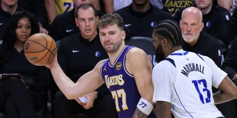 Лейкерс - Финикс Лейкерс - Финикс