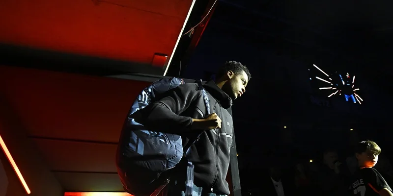 Джованни Мпетши-Перрикар - Томми Пол