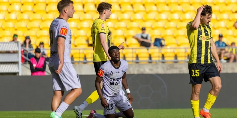 Веллингтон Феникс - Аделаида Юнайтед Веллингтон Феникс - Аделаида Юнайтед