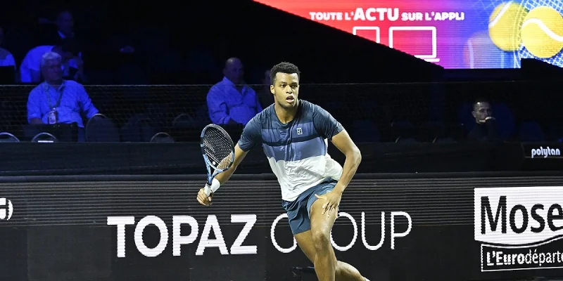 Джованни Мпетши-Перрикар - Якуб Меншик