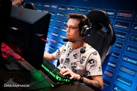 Eternal Fire - Arcred Eternal Fire - Arcred