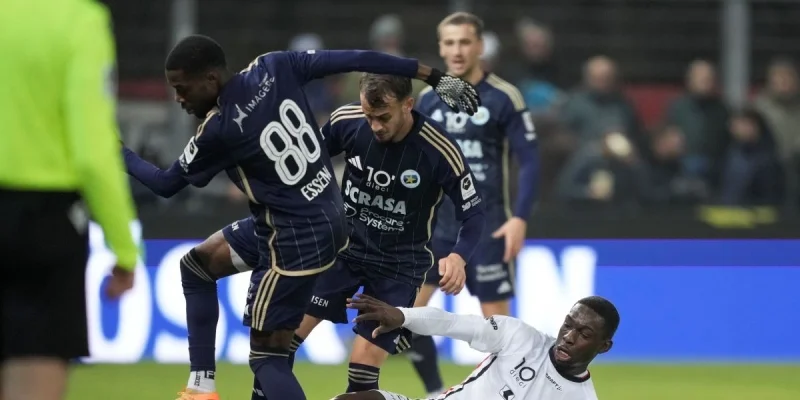 Стад Ньон - Этуаль Каруж