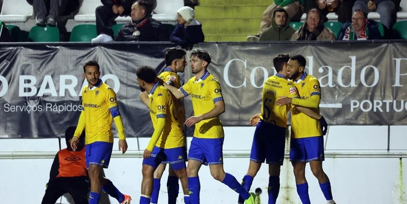 Эшторил - Витория Гимарайнш Эшторил - Витория Гимарайнш