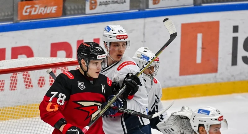 Звезда - Омские Крылья