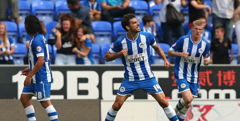 Уикомб Уондерерз - Уиган Уикомб Уондерерз - Уиган