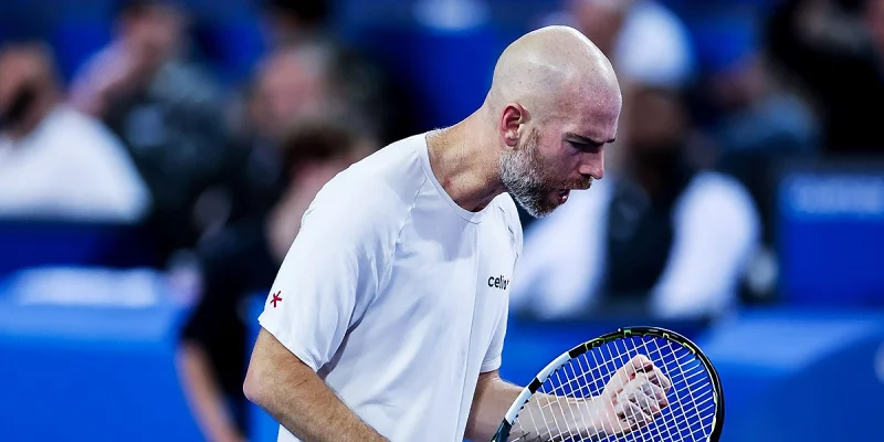 Адам Уолтон - Адриан Маннарино