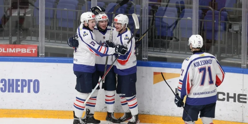 Красная Армия - Сахалинские Акулы