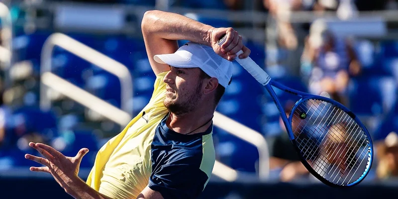 Тристан Скулкейт - Миомир Кечманович